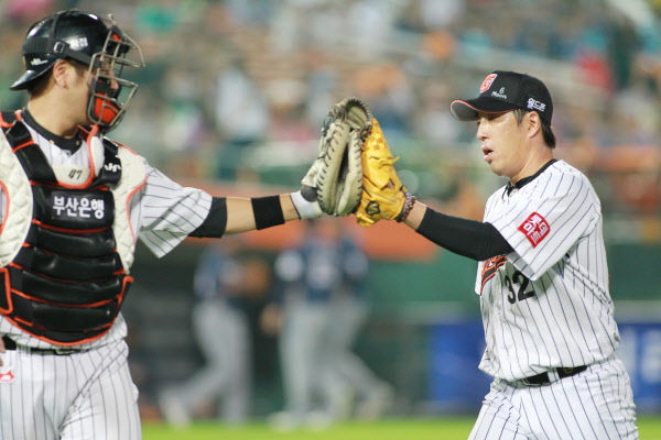 8회 대량실점위기를 무사히 넘긴 김승회선수